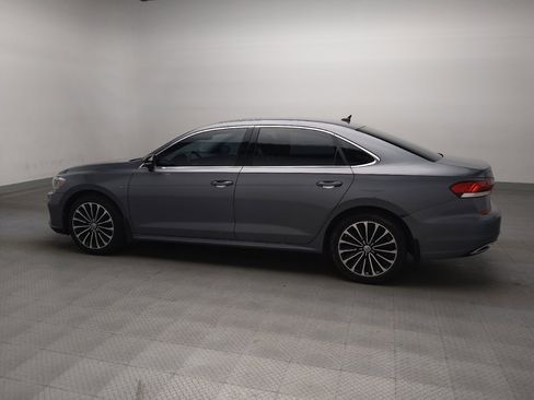 Used 2022 Volkswagen Passat 2.0T FWD image 3