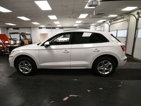 Used 2018 Audi Q5 2.0T Premium w/ Convenience Package AWD/4WD image 3