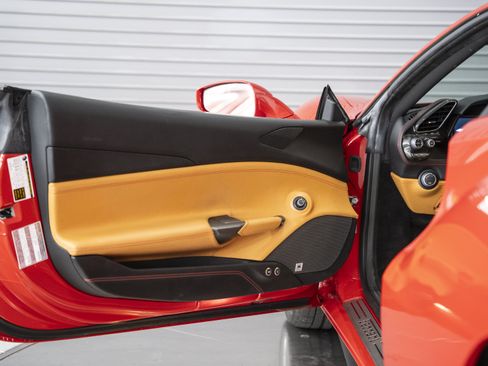 Used 2018 Ferrari 488 GTB RWD image 20