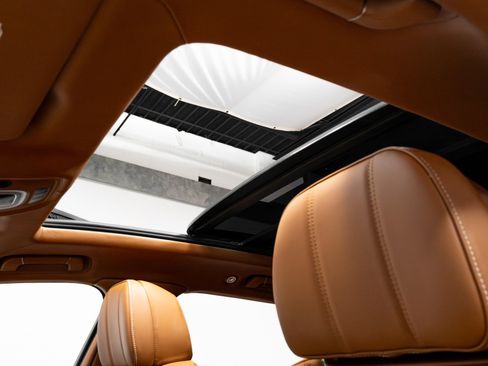 Used 2019 Bentley Bentayga image 32