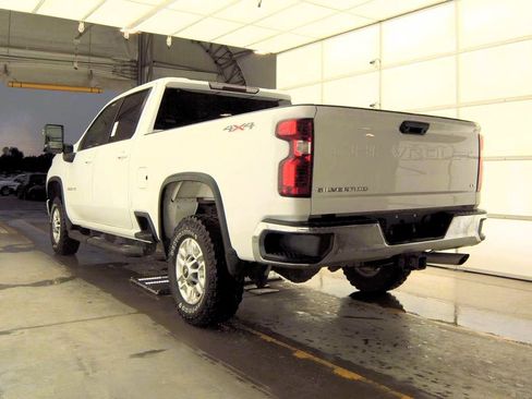 Used 2020 Chevrolet Silverado 2500 LT AWD/4WD image 4