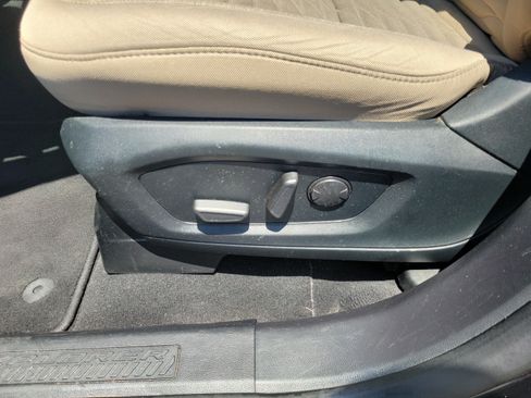 Used 2020 Ford Explorer XLT RWD image 18
