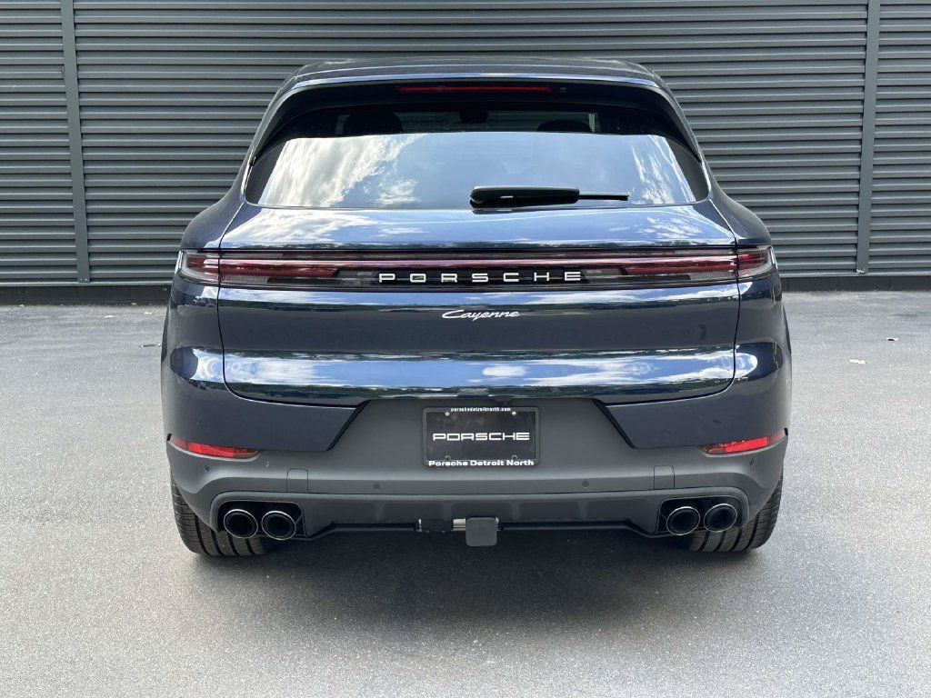 Used 2026 Porsche Cayenne AWD/4WD image 4