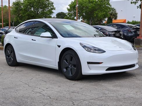 Used 2021 Tesla Model 3 Standard Range Plus RWD image 2