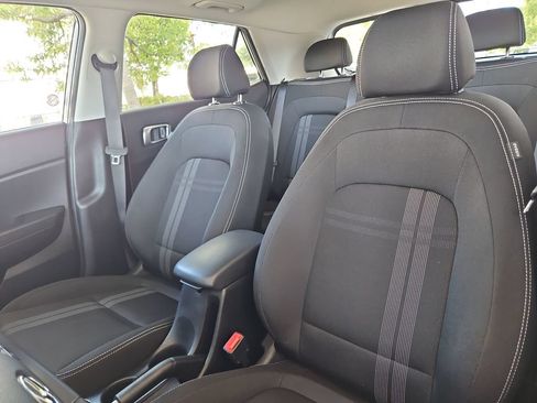 Used 2025 Hyundai Venue SEL FWD image 24