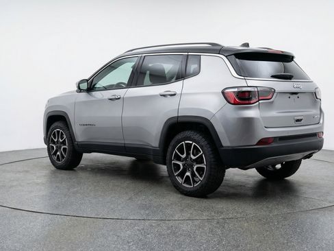 Used 2025 Jeep Compass Trailhawk AWD/4WD image 6
