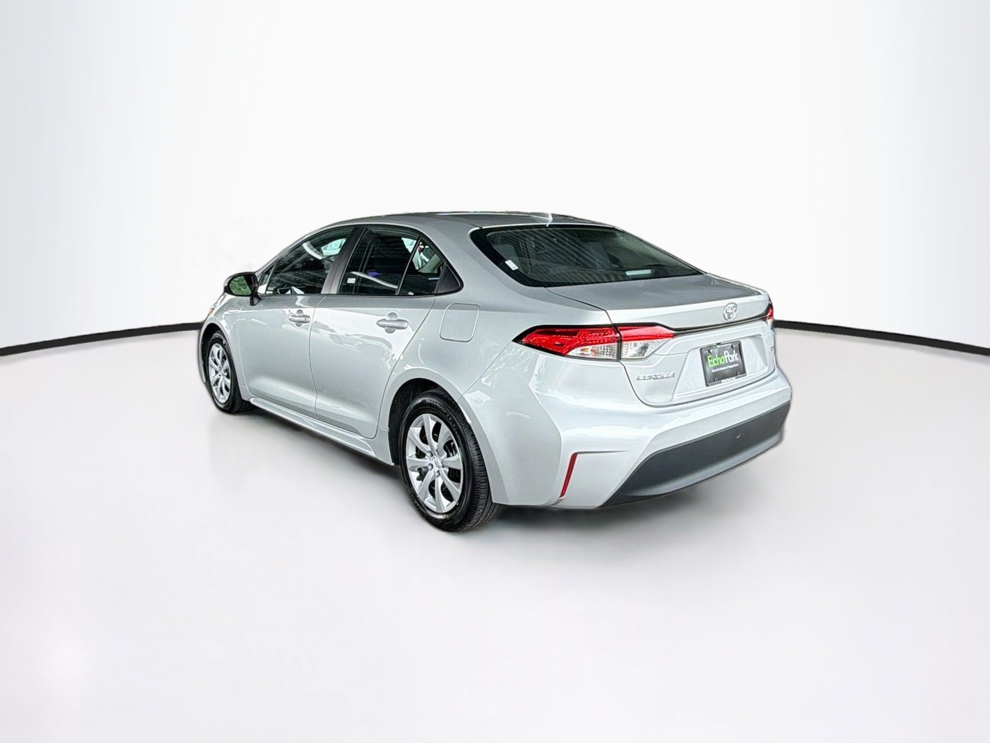 Used 2025 Toyota Corolla LE FWD image 5