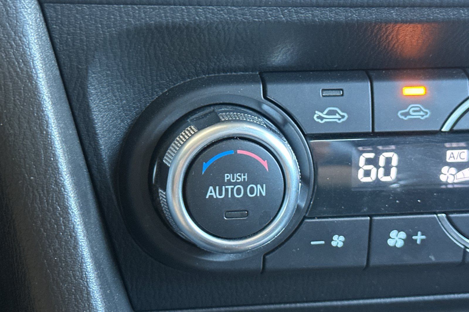 Used 2014 MAZDA MAZDA3 s Grand Touring FWD image 28