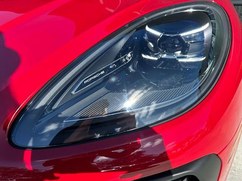 Used 2026 Porsche Macan image 9