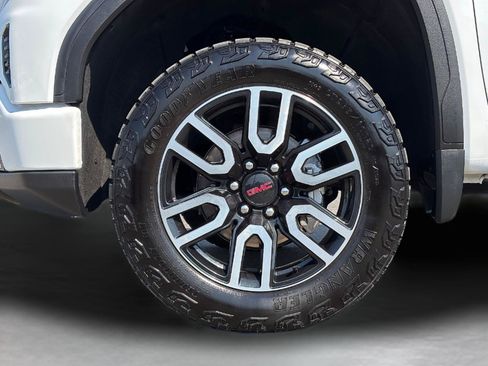 Used 2025 GMC Sierra 1500 AT4 w/ AT4 Premium Package AWD/4WD image 12