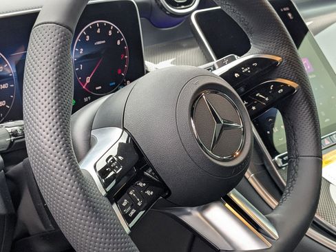 Used 2025 Mercedes-Benz GLC 300 image 18