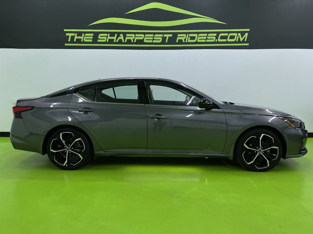 Used 2024 Nissan Altima 2.5 SR FWD image 11