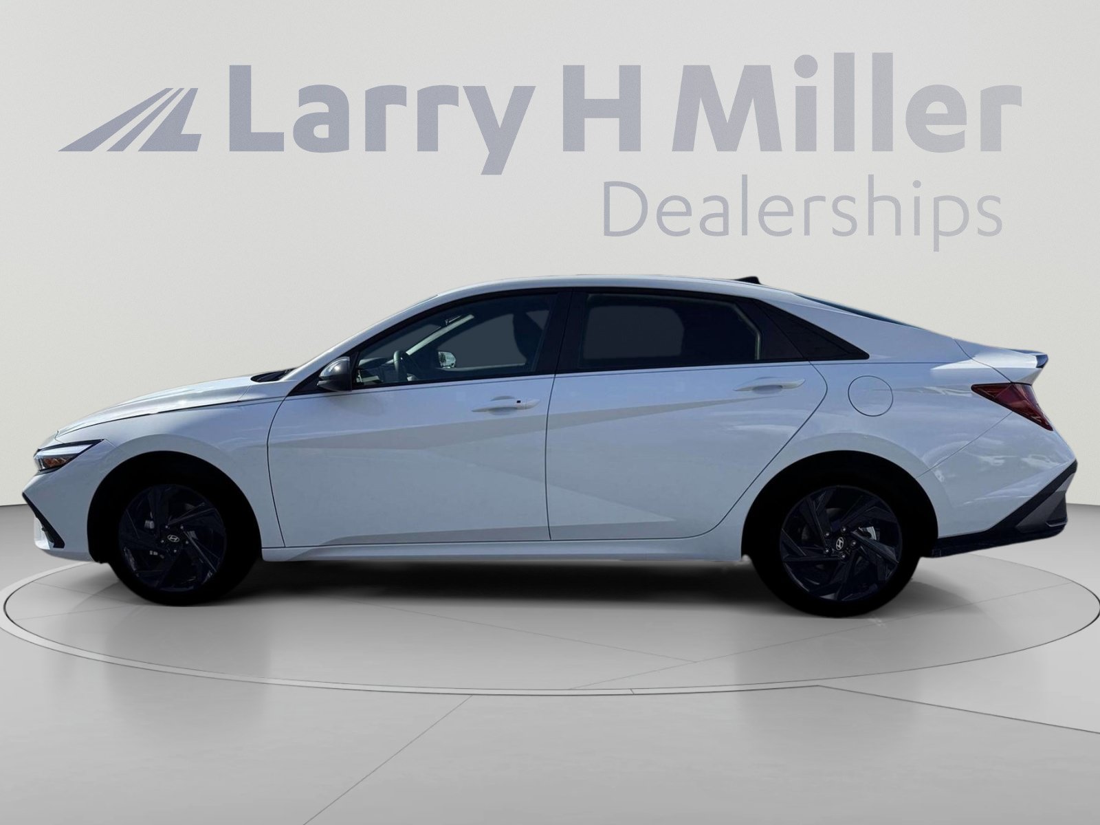 New 2026 Hyundai Elantra SEL FWD image 3