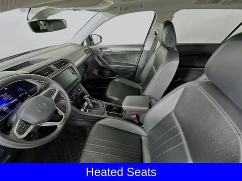 Used 2024 Volkswagen Tiguan SE w/ Panoramic Sunroof Package image 8