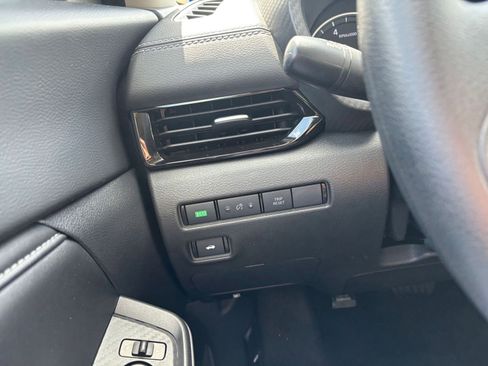 Used 2025 Nissan Sentra SV FWD image 32