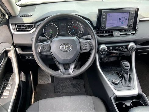 Used 2021 Toyota RAV4 XLE w/ Carpet Mat Package (TMS) image 4