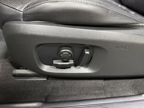 Used 2019 Land Rover Range Rover Evoque SE Dynamic image 24