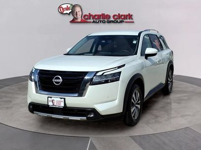 Used 2023 Nissan Pathfinder SL