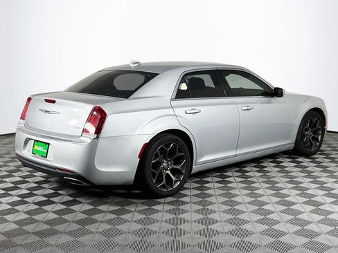 Used 2019 Chrysler 300 Touring RWD image 8