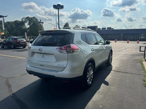 Used 2016 Nissan Rogue SV w/ SV Premium Package AWD/4WD image 3