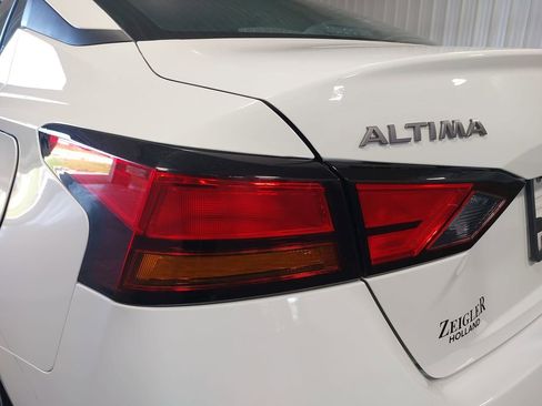 Certified 2025 Nissan Altima 2.5 SV FWD image 48