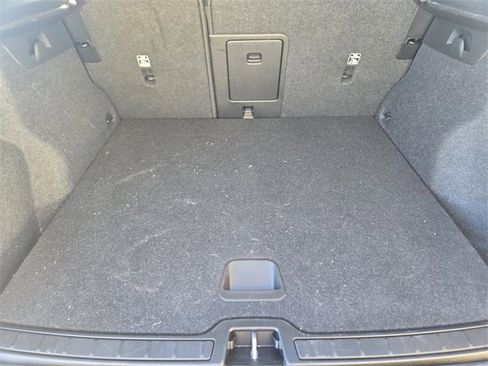 Used 2025 Volvo XC40 B5 Core image 35