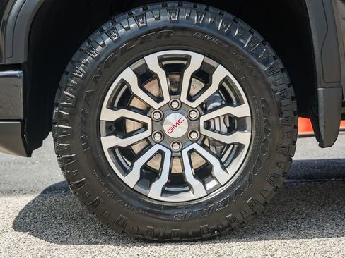 Used 2022 GMC Sierra 1500 AT4 w/ AT4 Premium Package AWD/4WD image 28