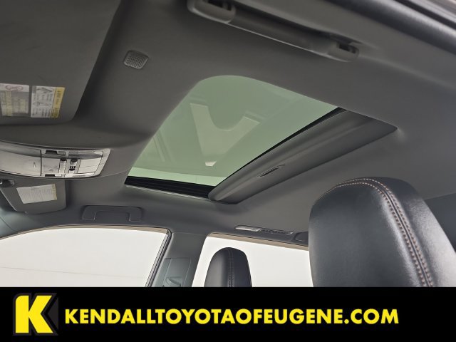 Used 2019 Toyota Highlander XLE AWD/4WD image 25