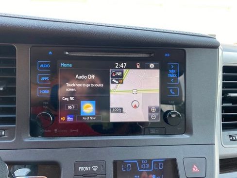 Used 2017 Toyota Sienna XLE w/ XLE Navigation Package AWD/4WD image 19