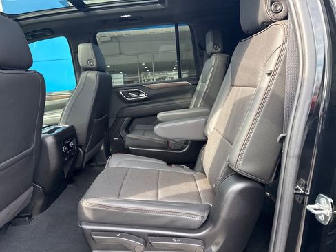 Used 2024 Chevrolet Suburban High Country w/ Premium Package image 32