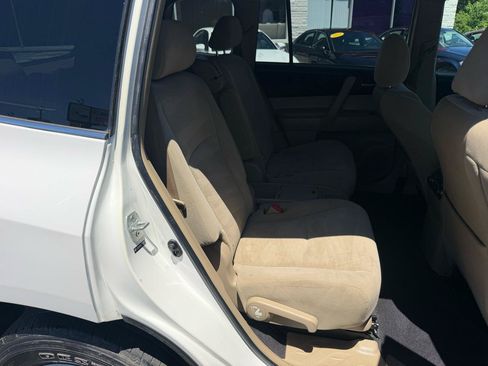 Used 2013 Toyota Highlander Plus FWD image 13