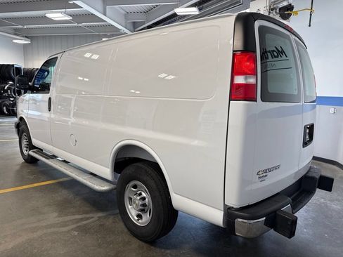Used 2025 Chevrolet Express 2500 w/ Driver Convenience Package RWD image 5