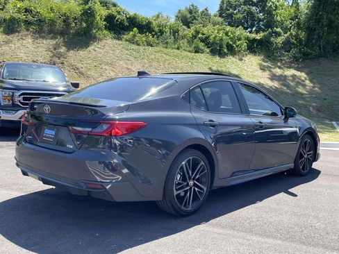Used 2025 Toyota Camry XSE FWD image 3