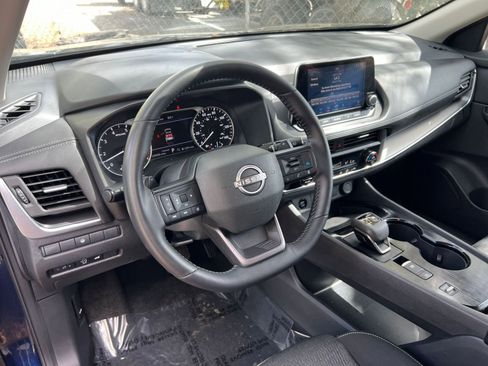 Used 2025 Nissan Rogue SV FWD image 36