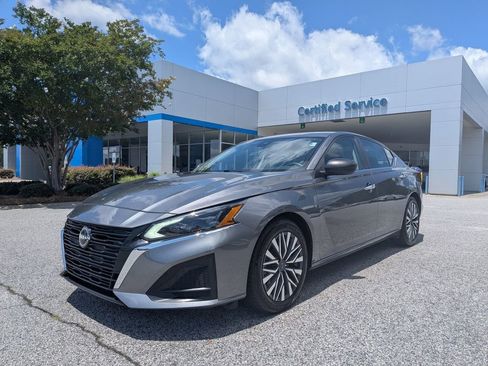 Used 2024 Nissan Altima 2.5 SV FWD image 4