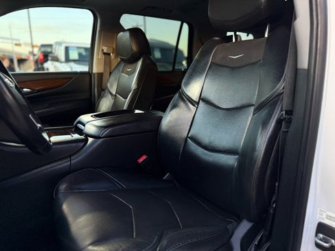 Used 2018 Cadillac Escalade Premium Luxury image 10