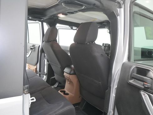Used 2013 Jeep Wrangler Unlimited Rubicon w/ Dual Top Group AWD/4WD image 25