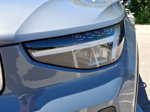 Used 2023 Volvo XC40 B5 Core AWD/4WD image 28