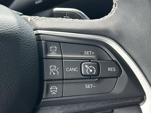 Used 2023 Jeep Grand Cherokee Altitude AWD/4WD image 32