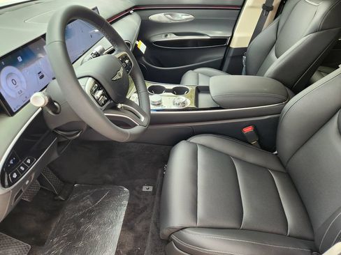New 2026 Genesis GV70 2.5T AWD/4WD image 9