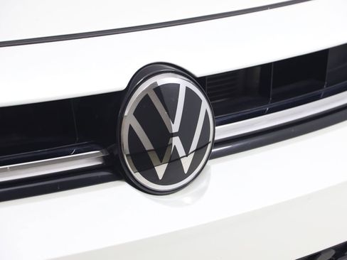 Used 2025 Volkswagen Jetta SEL FWD image 16