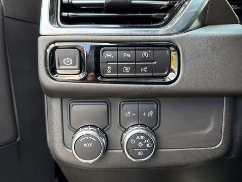 Used 2025 GMC Yukon Denali image 40