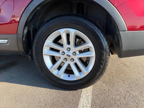 Used 2017 Ford Explorer XLT w/ Equipment Group 202A FWD image 34