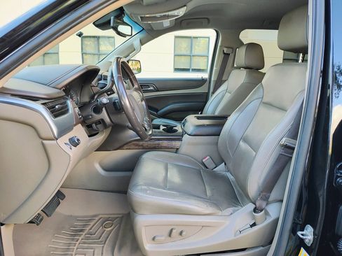 Used 2019 Chevrolet Suburban LT image 11