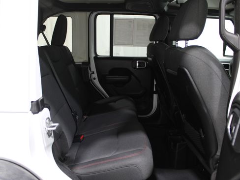 Used 2025 Jeep Wrangler Unlimited Rubicon image 28