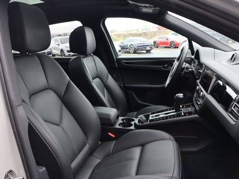 Certified 2026 Porsche Macan AWD/4WD image 27