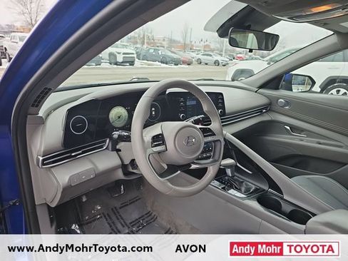 Used 2021 Hyundai Elantra SEL w/ Convenience Package image 9