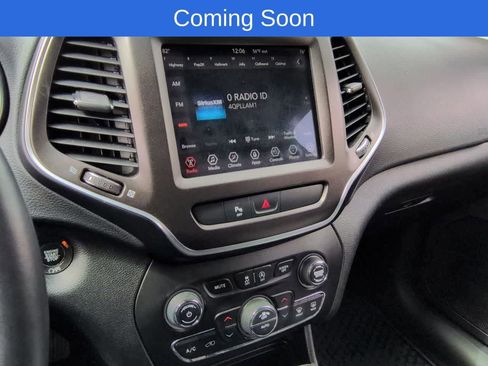 Used 2019 Jeep Cherokee Trailhawk w/ Cold Weather Group AWD/4WD image 27
