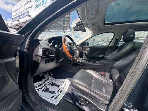 Used 2017 Jaguar F-PACE Prestige image 9