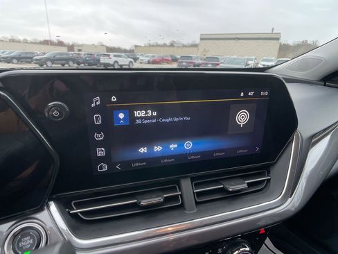 Used 2025 Chevrolet Trax ACTIV w/ Driver Confidence Package image 17